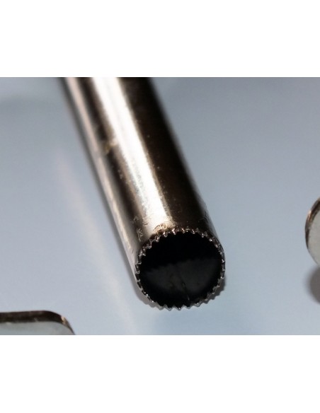 Perforatoare pentru dopuri de cauciuc