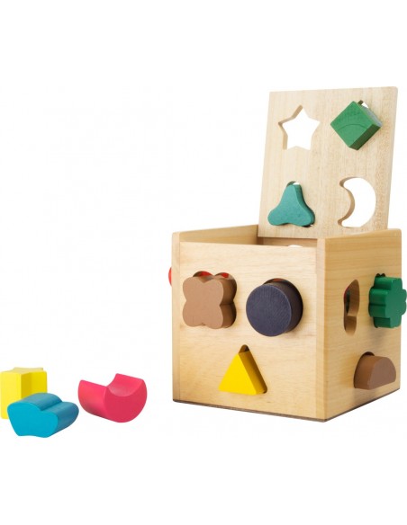 Cub din lemn cu forme de sortat