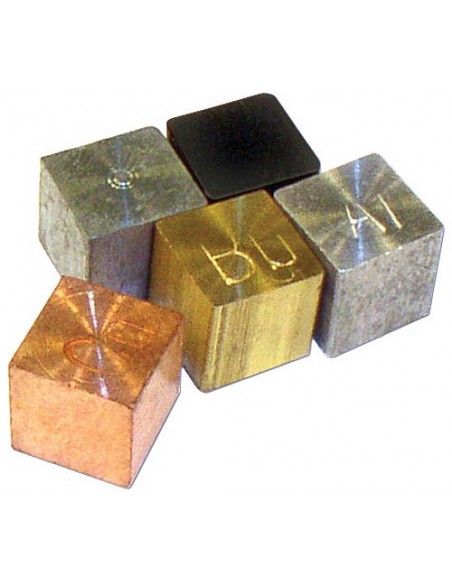 Cuburi cu volume egale si cilindri aceeasi greutate