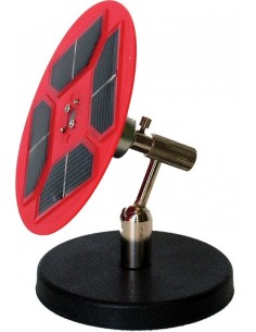 Panou solar cuplat cu motor electric, pe suport